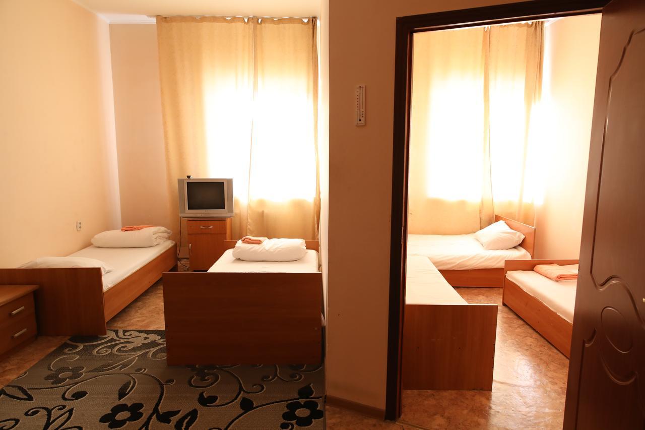 Hotel Alkuat Astana Bagian luar foto